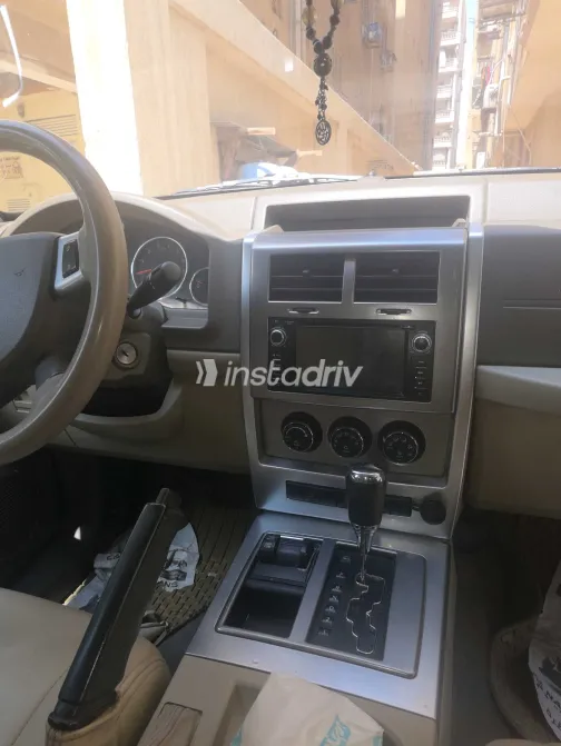 جيب شيروكي 2010 أبيض مستعملة للبيع - 10