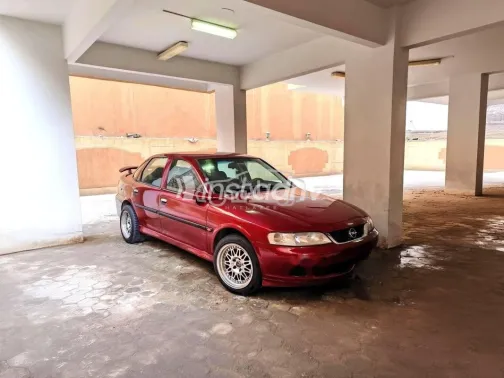 اوبل فيكترا 2001 أحمر غامق مستعملة للبيع - 2