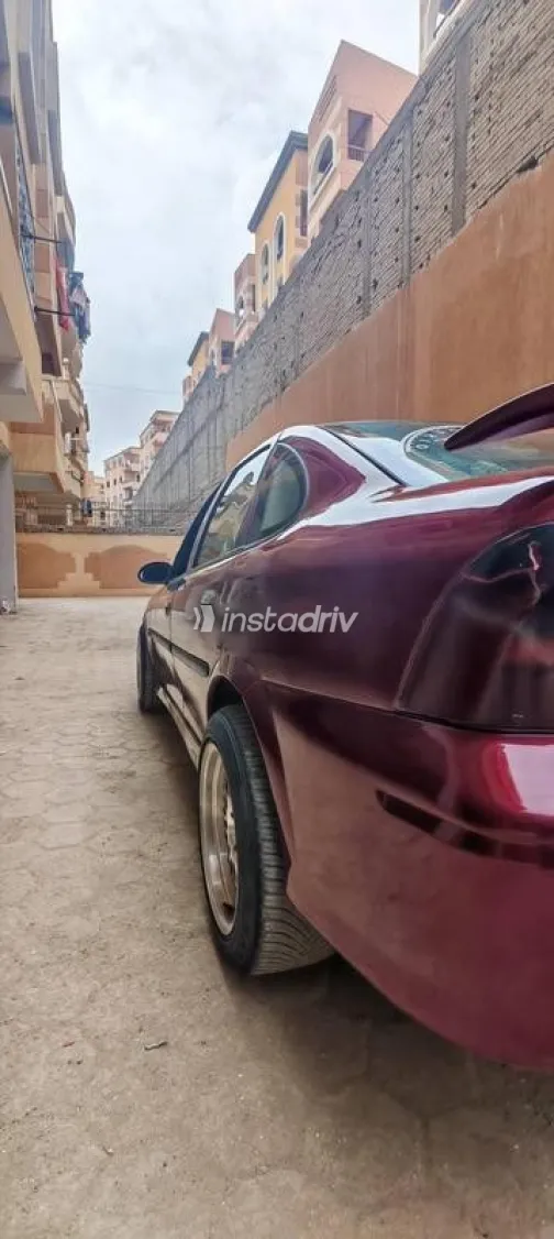 اوبل فيكترا 2001 أحمر غامق مستعملة للبيع - 3