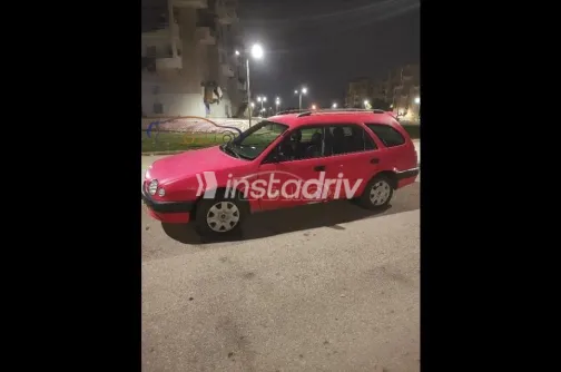 تويوتا كورولا 1998 أحمر مستعملة للبيع - 4