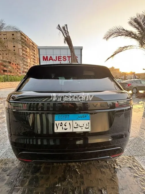 Land Rover Velar 2024 Black Used for Sale - 5