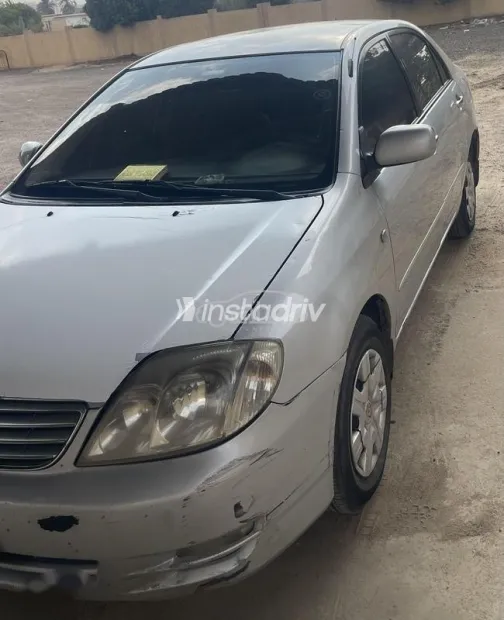 تويوتا كورولا 2003 فضي مستعملة للبيع - 3