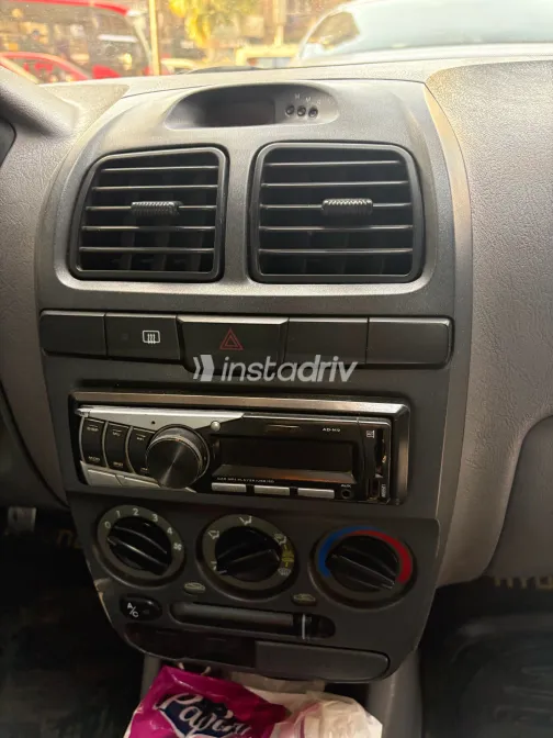 هيونداي فيرنا 2012 أبيض مستعملة للبيع - 1