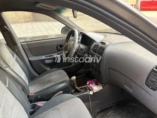 هيونداي فيرنا 2012 أبيض مستعملة للبيع - 2