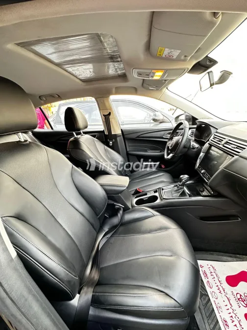 ام جى 5 2025 أبيض مستعملة للبيع - 8