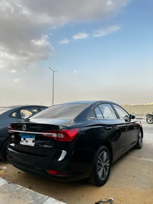 ام جى 5 2025 أبيض مستعملة للبيع