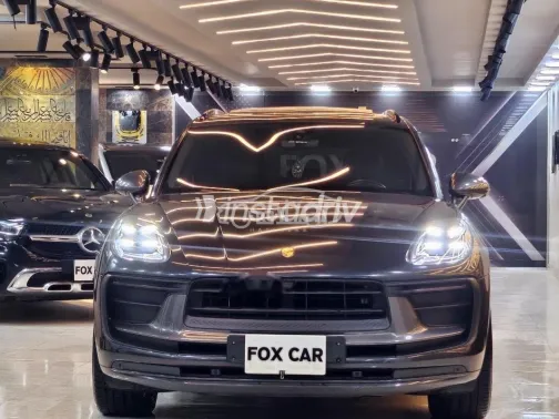 Porsche Macan 2023 Gray Used for Sale - 3