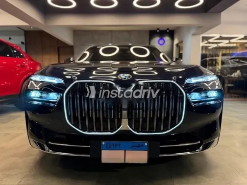 بي ام دبليو 740 2024 أزرق غامق مستعملة للبيع - 3