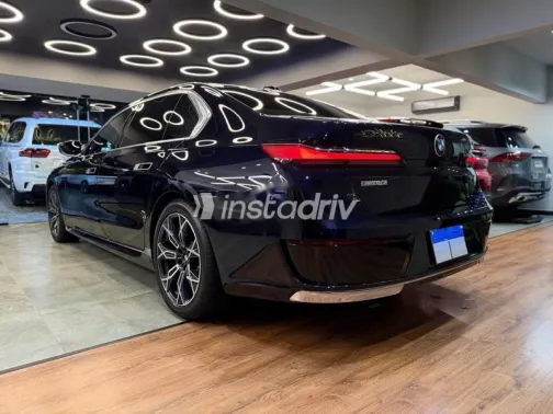 بي ام دبليو 740 2024 أزرق غامق مستعملة للبيع - 4