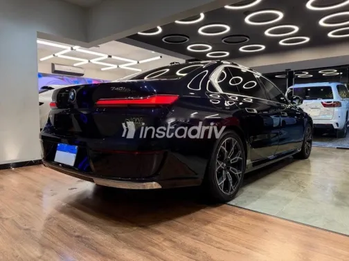 بي ام دبليو 740 2024 أزرق غامق مستعملة للبيع - 5
