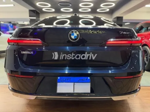 بي ام دبليو 740 2024 أزرق غامق مستعملة للبيع - 6