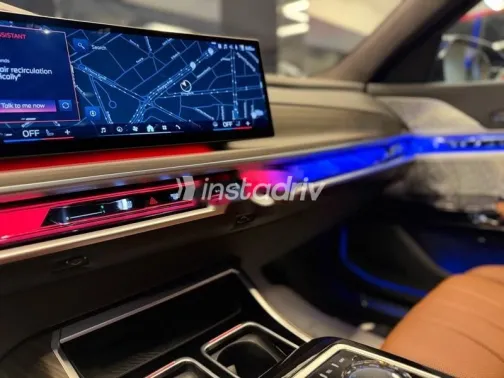 بي ام دبليو 740 2024 أزرق غامق مستعملة للبيع - 10