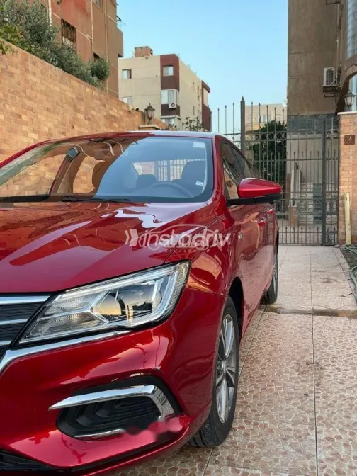 ام جى 5 2026 أحمر مستعملة للبيع - 4