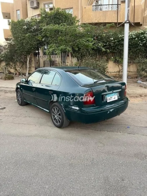 سكودا اوكتافيا A4 2000 بترولي مستعملة للبيع - 2