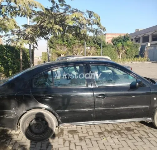 سكودا اوكتافيا A4 2000 بترولي مستعملة للبيع - 6