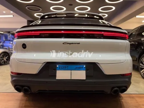 Porsche Cayenne S 2024 White Used for Sale - 6