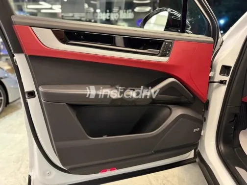 Porsche Cayenne S 2024 White Used for Sale - 8