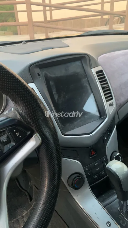 شيفروليه كروز 2010 أبيض مستعملة للبيع - 1