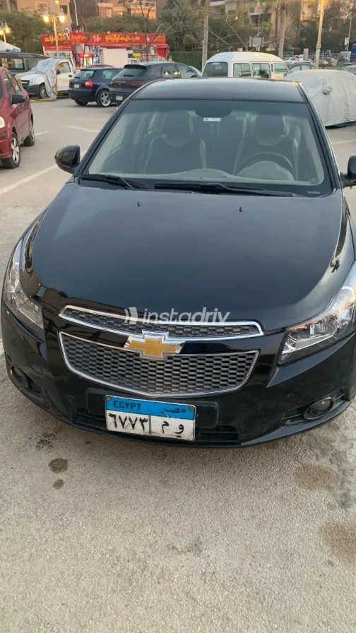 شيفروليه كروز 2010 أبيض مستعملة للبيع - 3