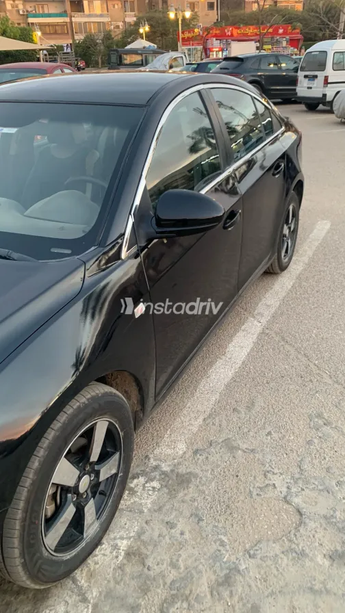 شيفروليه كروز 2010 أبيض مستعملة للبيع - 5