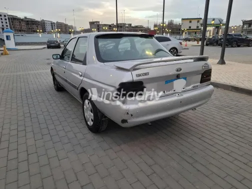 فورد اسكورت 1998 فضي مستعملة للبيع - 4