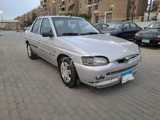 فورد اسكورت 1998 فضي مستعملة للبيع