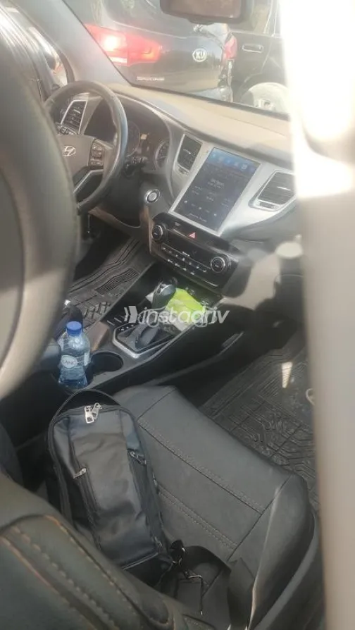 هيونداي توسان 2017 برونزي مستعملة للبيع - 2