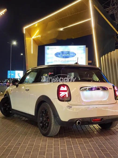 Mini Cooper 2021 White Used for Sale - 5