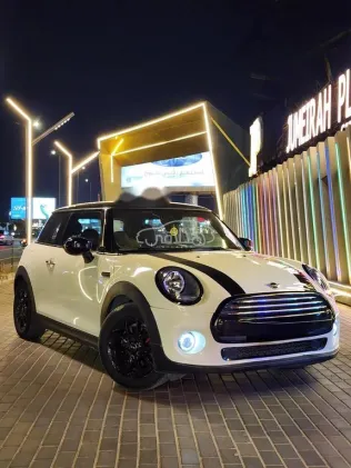 Mini Cooper 2021 White Used for Sale