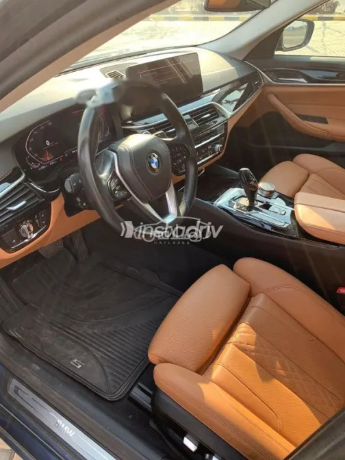 بي ام دبليو 520 2023 أزرق غامق مستعملة للبيع - 4