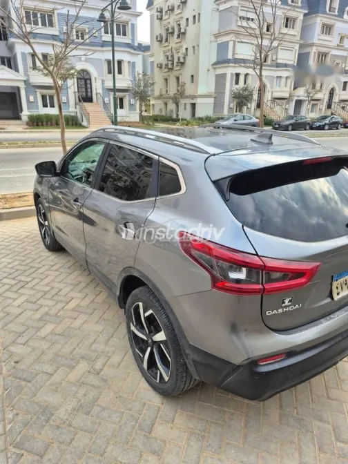 Nissan Qashqai 2018 White Used for Sale - 3