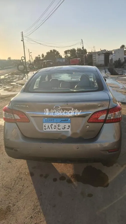 Nissan Sentra 2017 Gray Used for Sale - 2