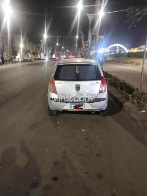 هيونداي اكسنت 2011 فضي مستعملة للبيع - 2