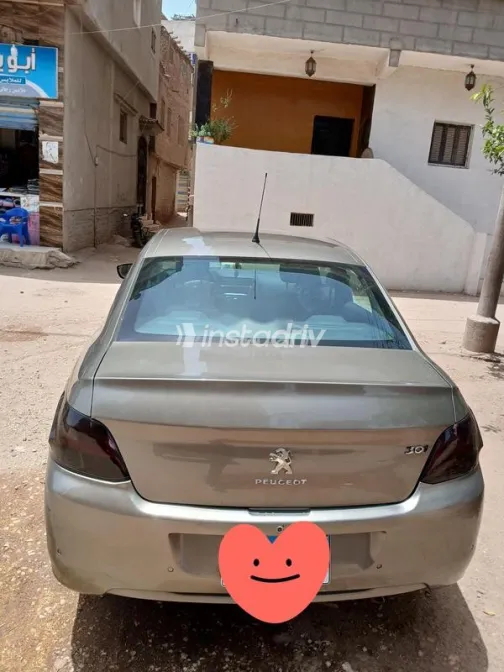 بيجو 301 2014 رمادي مستعملة للبيع - 3