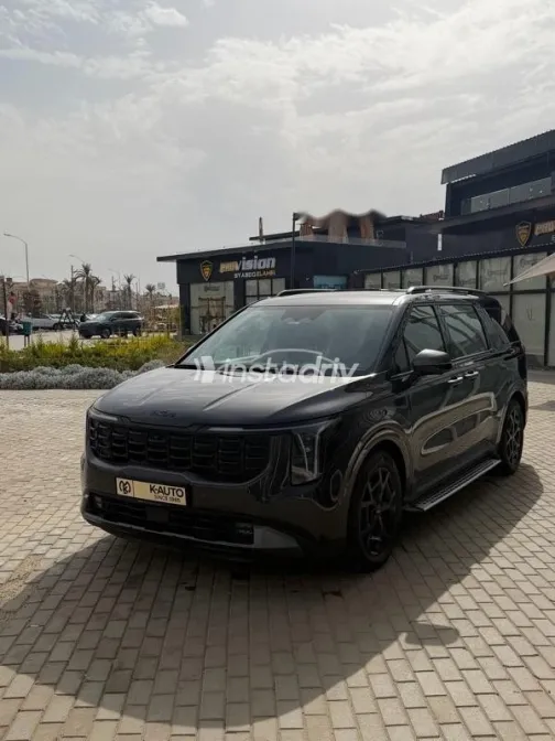 كيا كارنفال 2024 رمادي مستعملة للبيع - 3