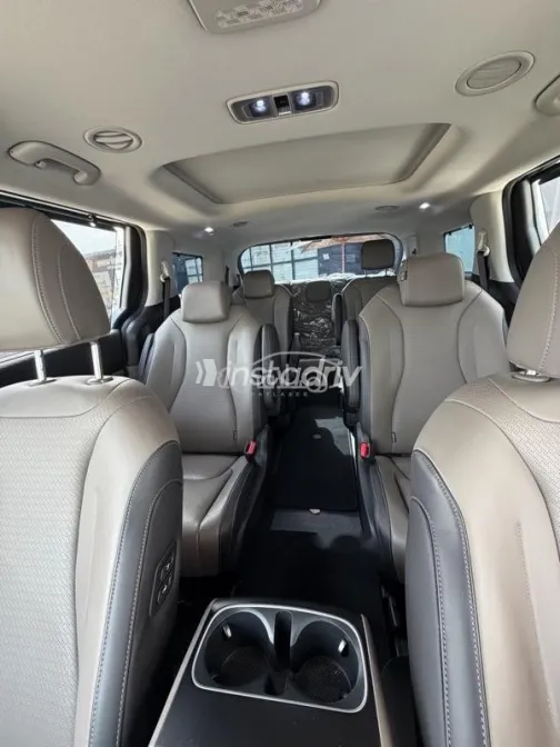 كيا كارنفال 2024 رمادي مستعملة للبيع - 8