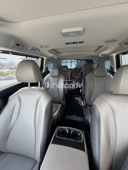 كيا كارنفال 2024 رمادي مستعملة للبيع - 9