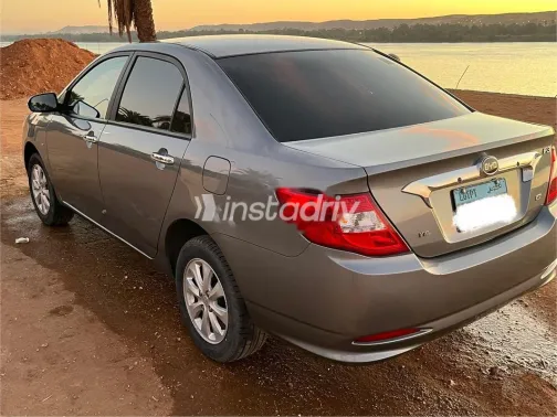 بى واى دى‬ F3 2024 رمادي غامق مستعملة للبيع - 4