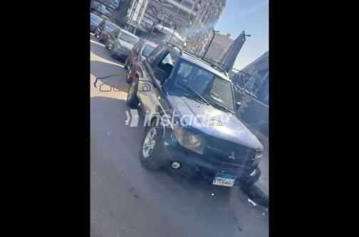 ميتسوبيشي مونتيرو 2003 أبيض مستعملة للبيع - 2