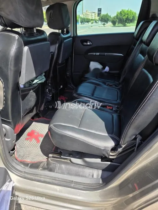 Peugeot 5008 2014 Champagne Used for Sale - 8