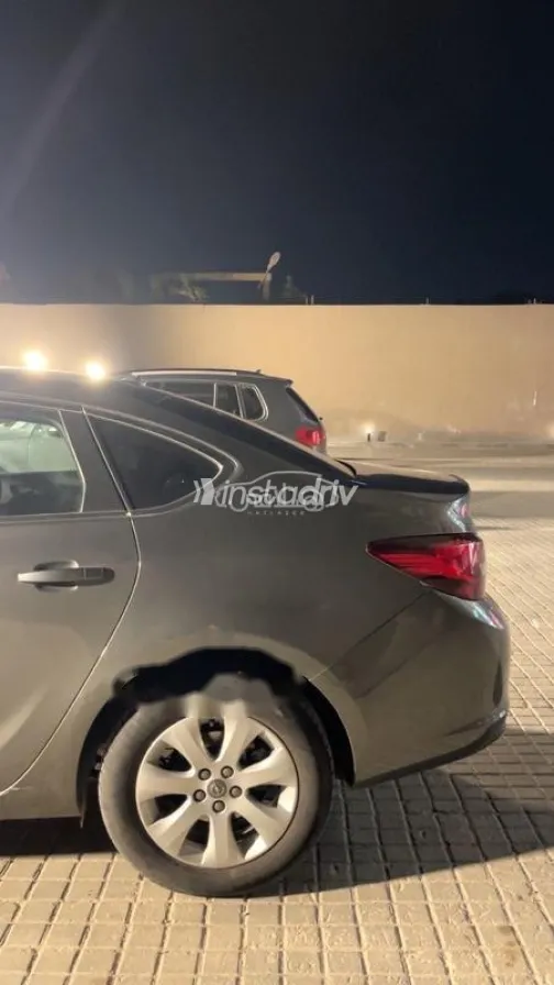 اوبل أسترا 2021 أبيض مستعملة للبيع - 2