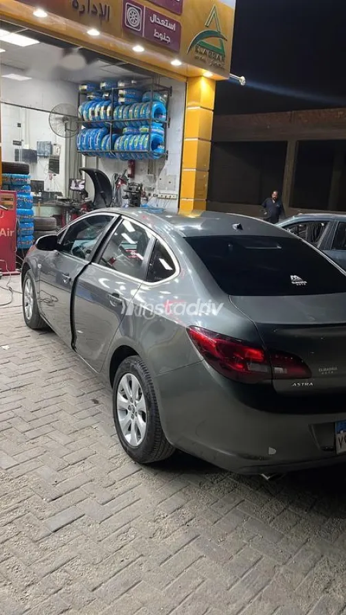 اوبل أسترا 2021 أبيض مستعملة للبيع - 3