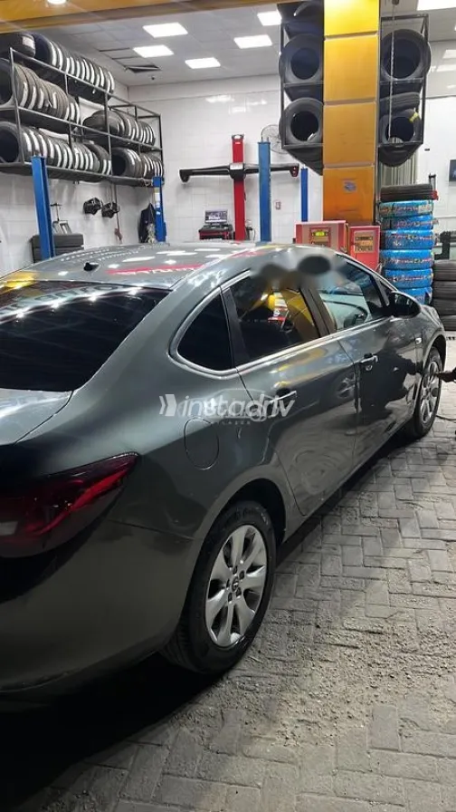 اوبل أسترا 2021 أبيض مستعملة للبيع - 4