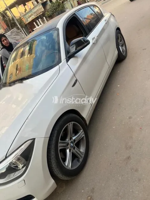 بي ام دبليو 116 2012 أبيض مستعملة للبيع - 2