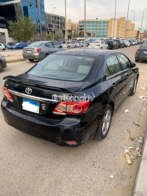 تويوتا كورولا 2011 أسود مستعملة للبيع - 4