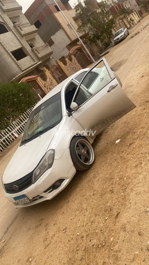 بى واى دى‬ F3 2018 أبيض مستعملة للبيع - 6