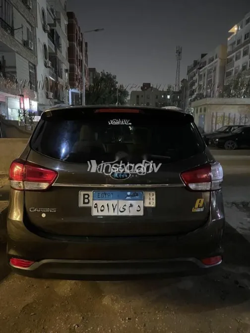 كيا كارينز 2014 موكا مستعملة للبيع - 4