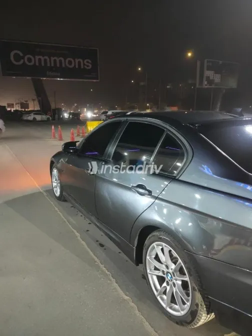 بي ام دبليو 318 2009 رمادي غامق مستعملة للبيع - 9