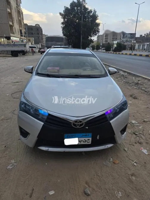 Toyota Corolla 2014 Silver Used for Sale - 1