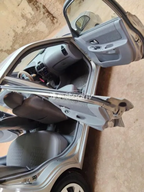 Hyundai Verna 2016 White Used for Sale - 3